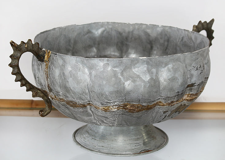 URN95 - White Wash Iron Urn With Handles 