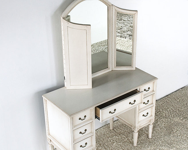  VAN08 Meredith Vanity in Antique White