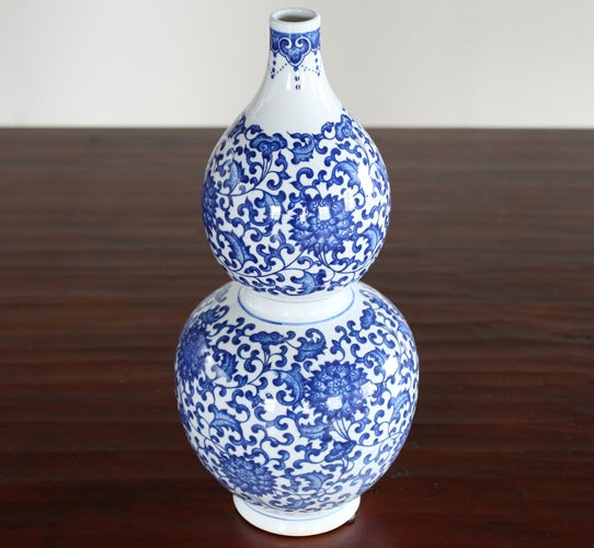 VASE196 Blue and White Gourd Vase