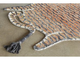 5' X 7'6" Tangerine Tiger Rug - Cleared