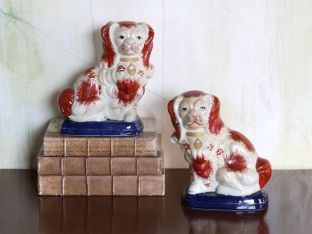 Set of 2 Red and White Dogs